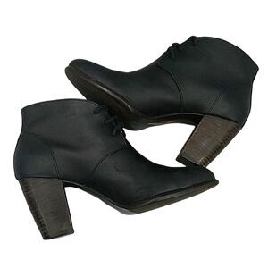 UGG Mackie Black Leather Block heeled lace-Up Booties - Women's size 7